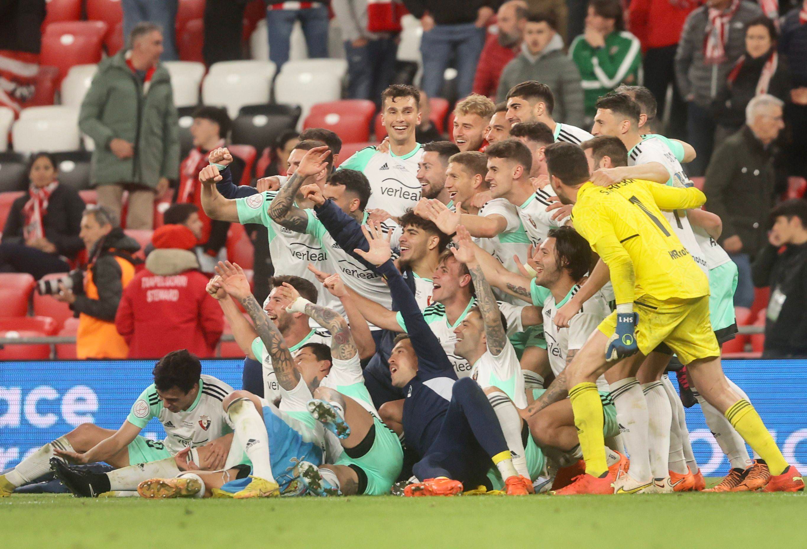  Los jugadores del Osasuna celebran el pase a la final de Copa