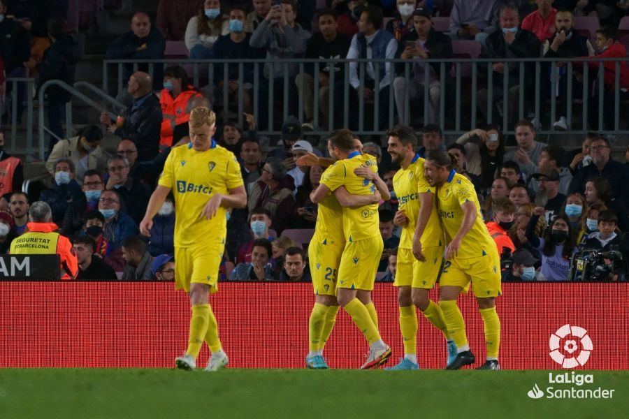 Lucas Pérez celebra su gol en el Barça-Cádiz.