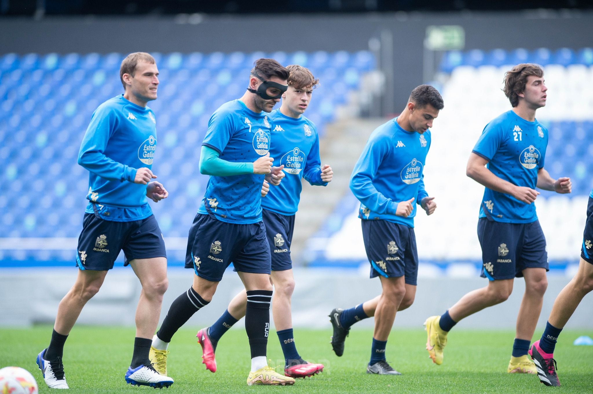  Lucas Pérez y Álex Bergantiños con los canteranos Brais Val, Diego Gómez y Dani Barcia