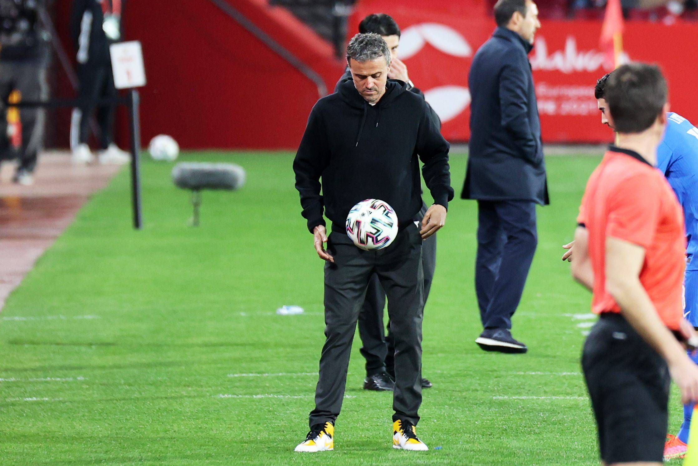  Luis Enrique, durante un partido de la Selección. .