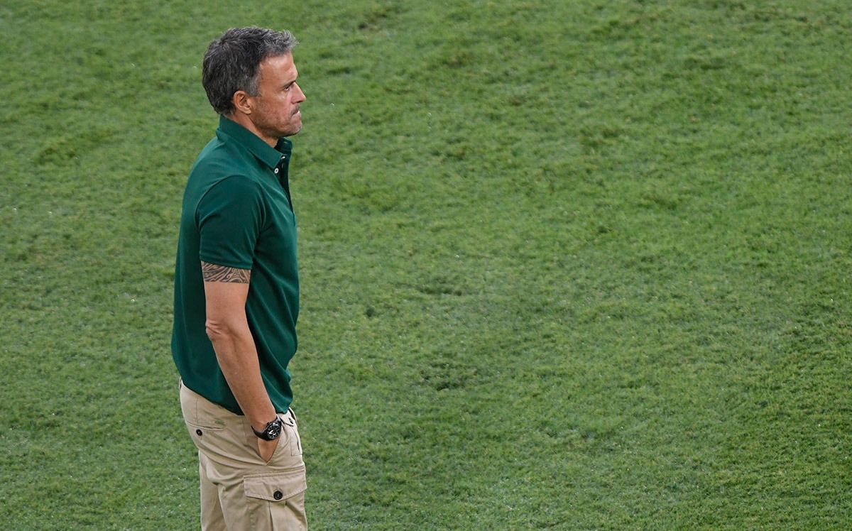 Luis Enrique, en la banda de La Cartuja, durante el España-Polonia.