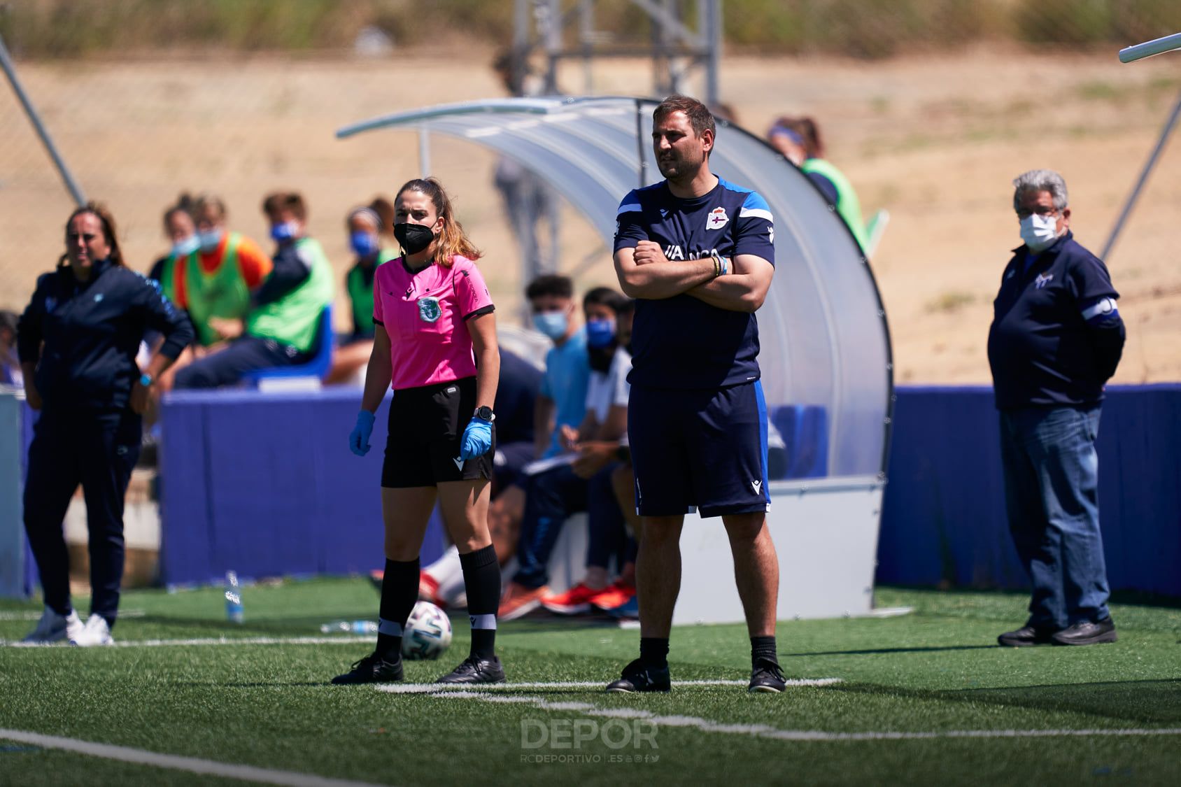 Manu Sánchez dirigiendo un partido del Dépor ABANCA.