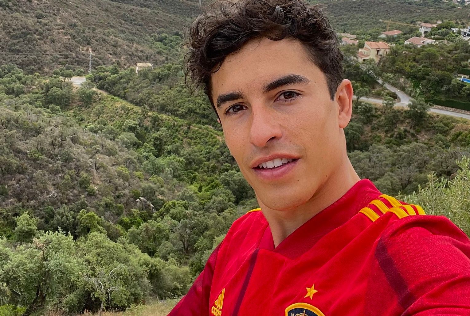  Marc Márquez, con la camiseta de la selección española