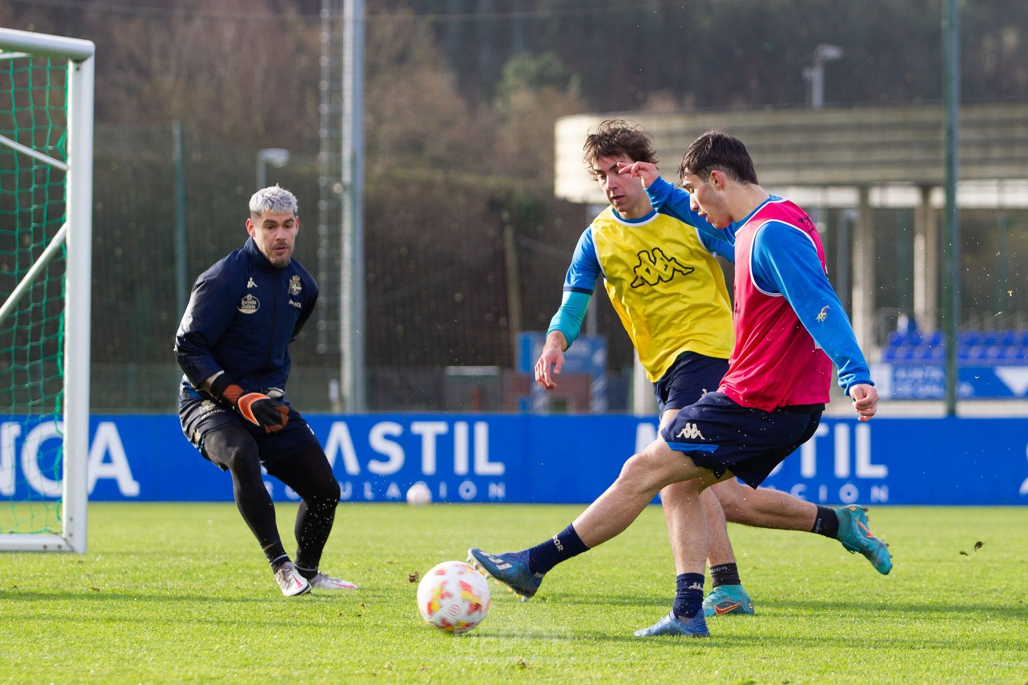  Martín Ochoa ante Sousa y Dani Barcia