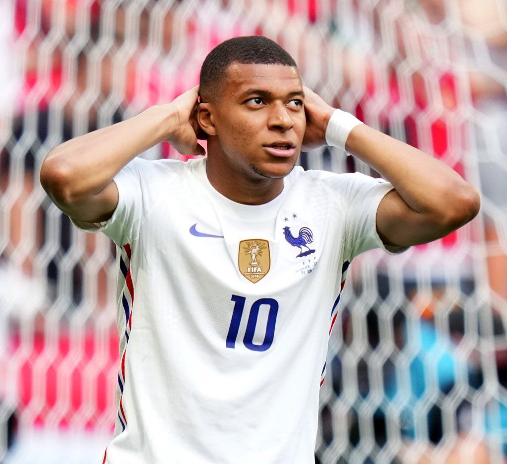 Kylian Mbappé se lamenta en el Hungría-Francia de la Eurocopa 2020.