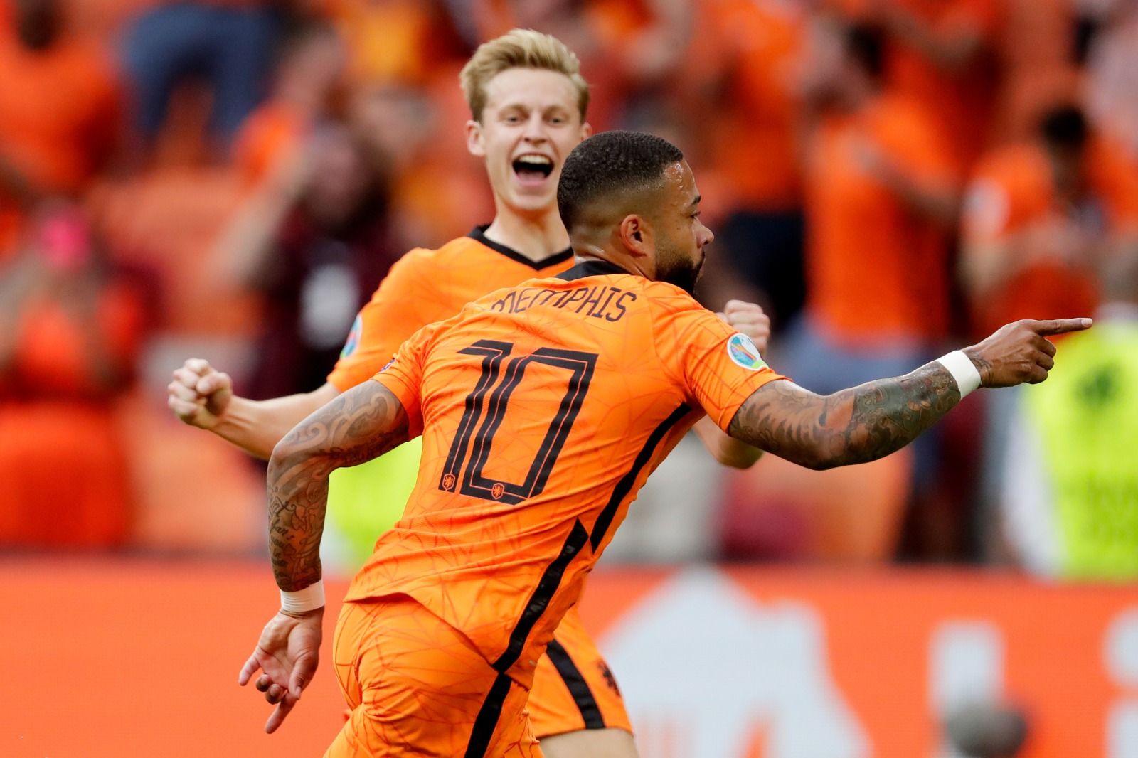  Memphis Depay celebra un gol con los Países Bajos ante Austria.
