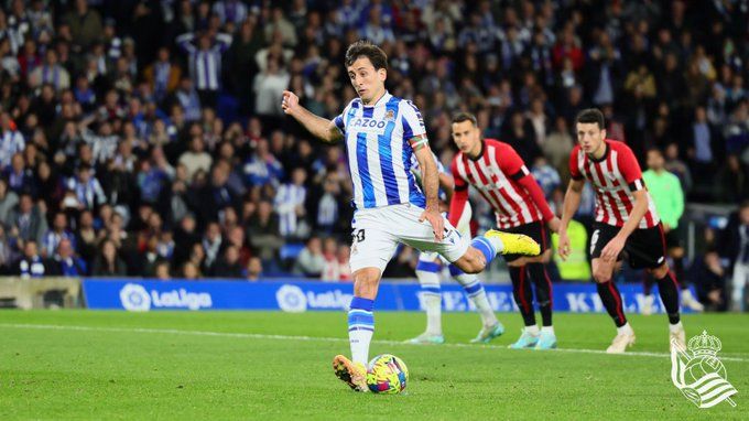 Mikel Oyarzabal volvió a ver puerta tras la lesión frente al Athletic en el derbi vasco.