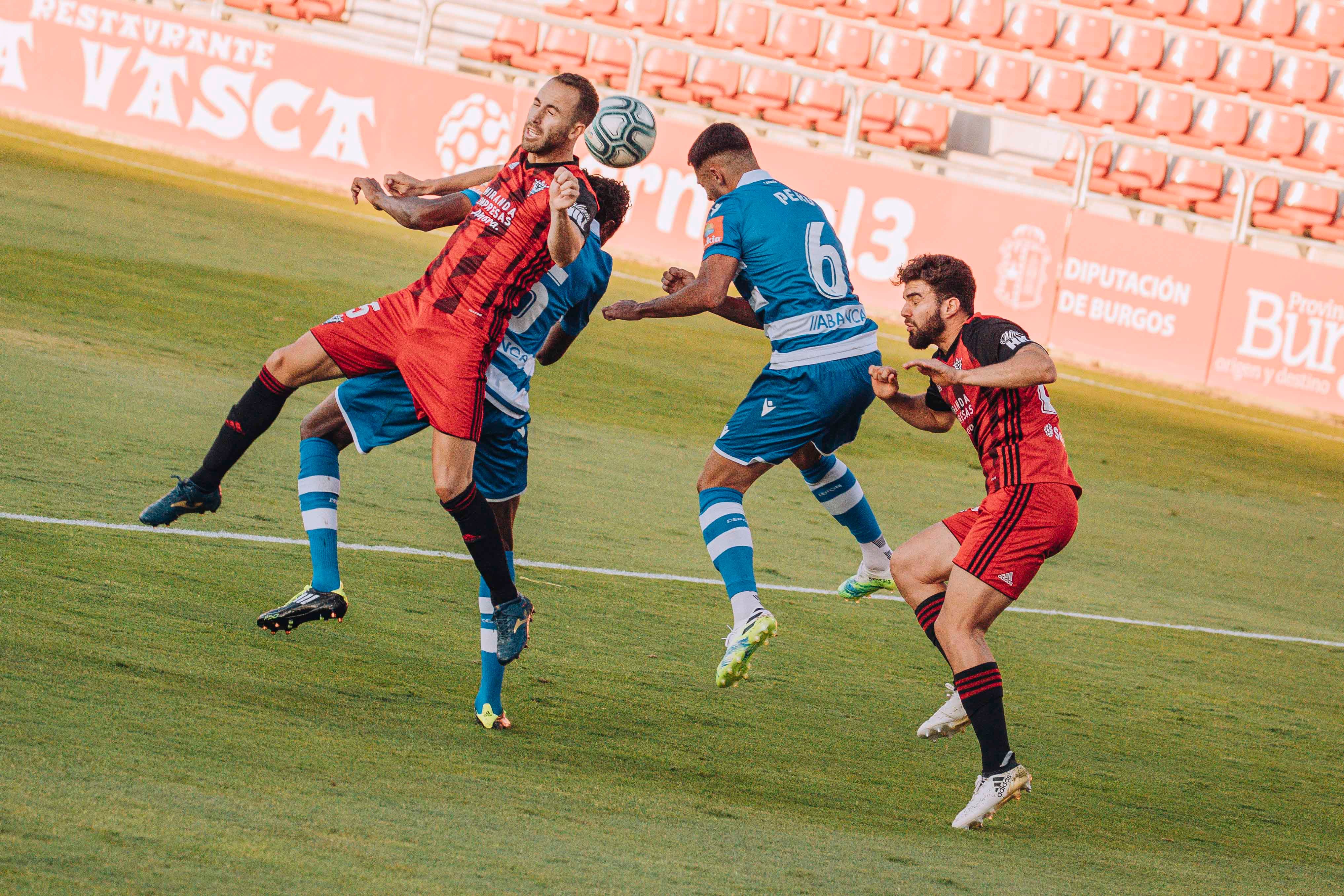  Un lance. durante el Mirandés-Dépor.