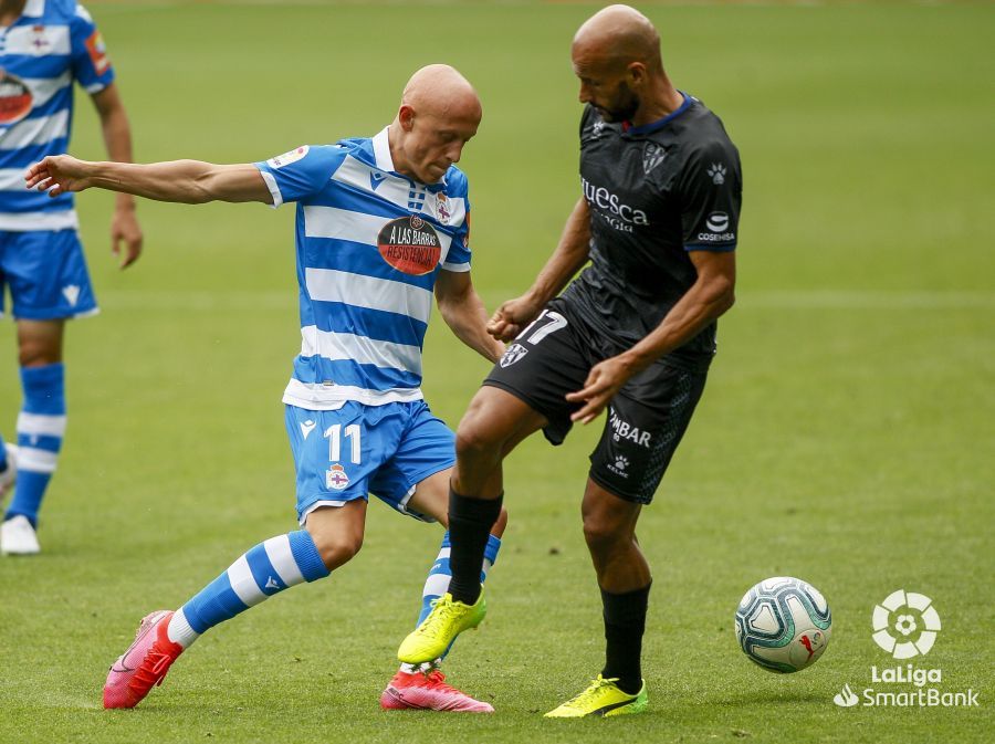 Mollejo, ante Mikel Rico, en el Dépor-Huesca.