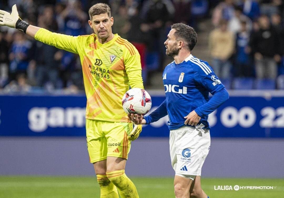 Sebas Moyano en un partido con el Real Oviedo.