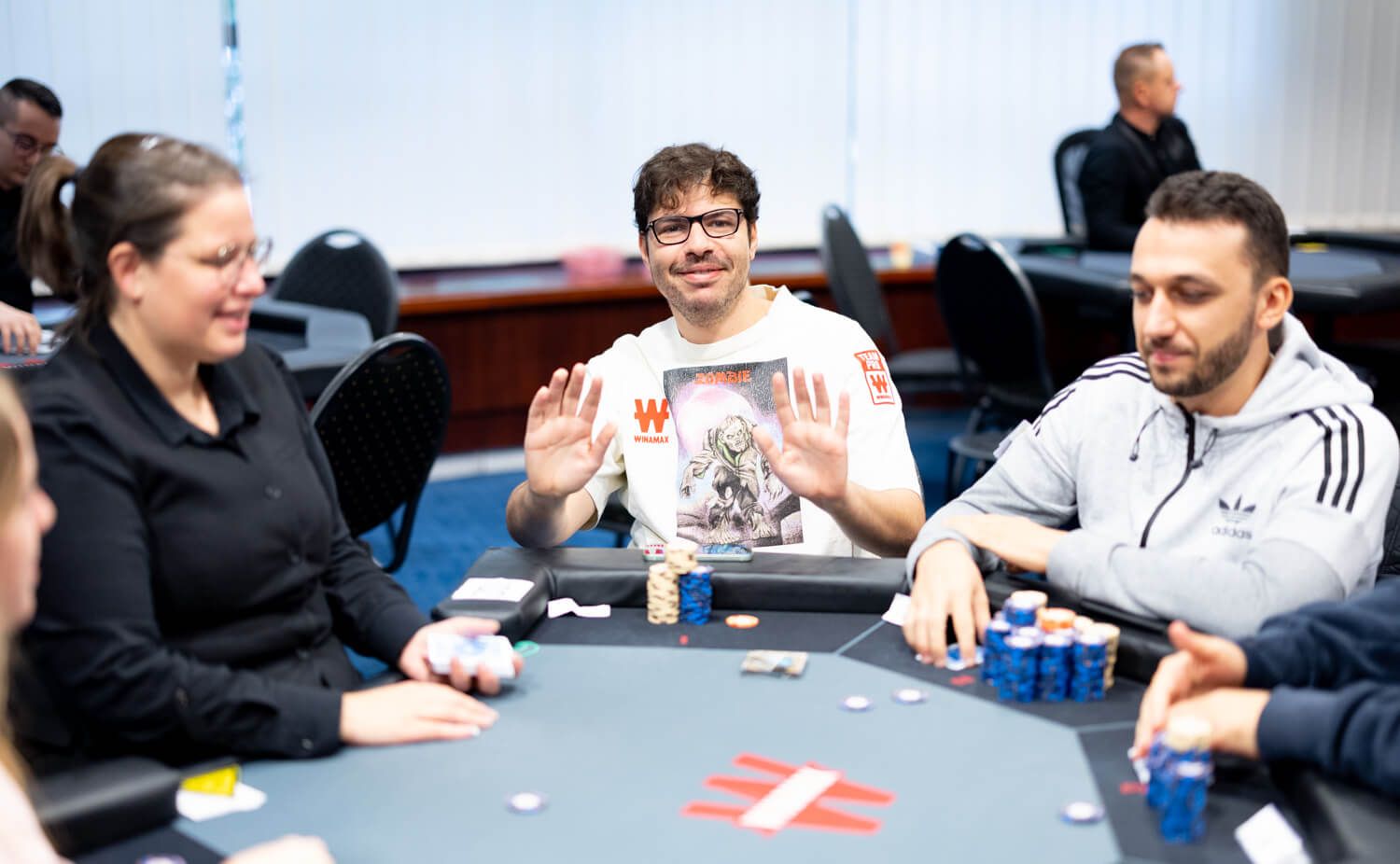 Mustapha Kanit jugando