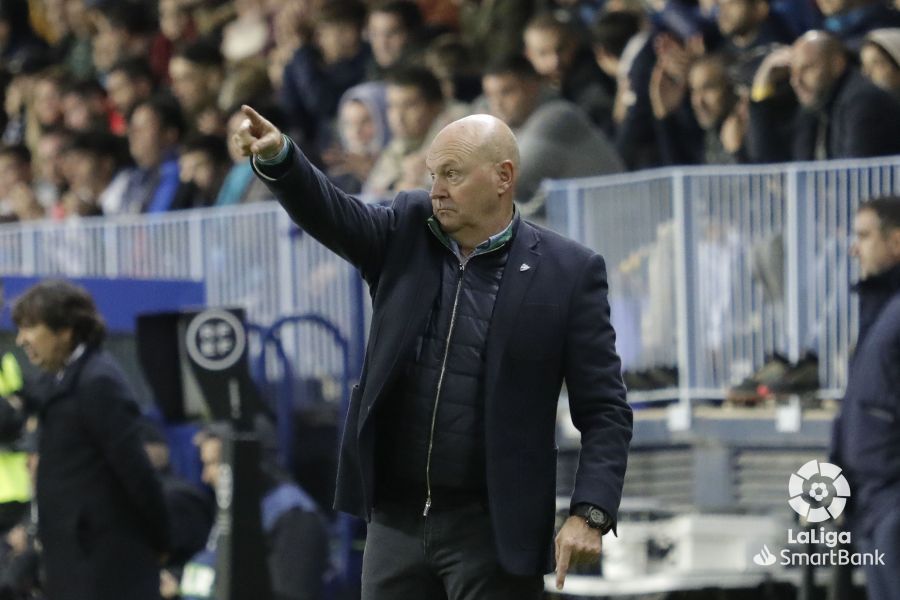  Pepe Mel, durante el Málaga-Alavés.