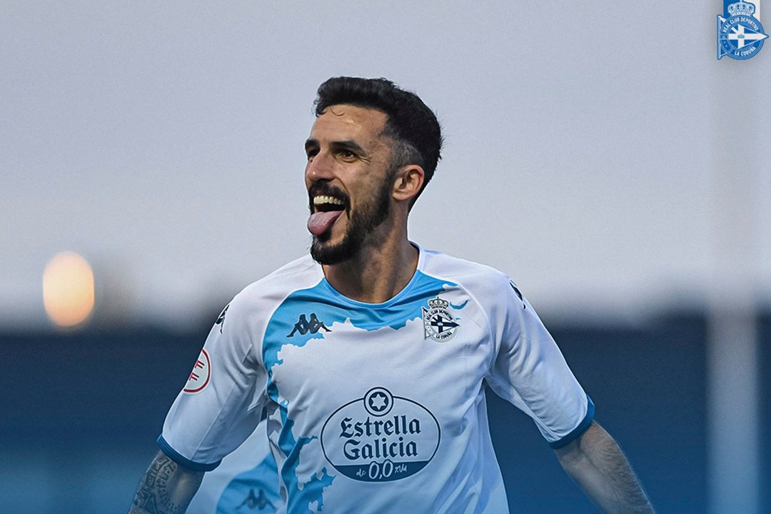  Alberto Quiles celebra uno de sus goles con la camiseta del Dépor.
