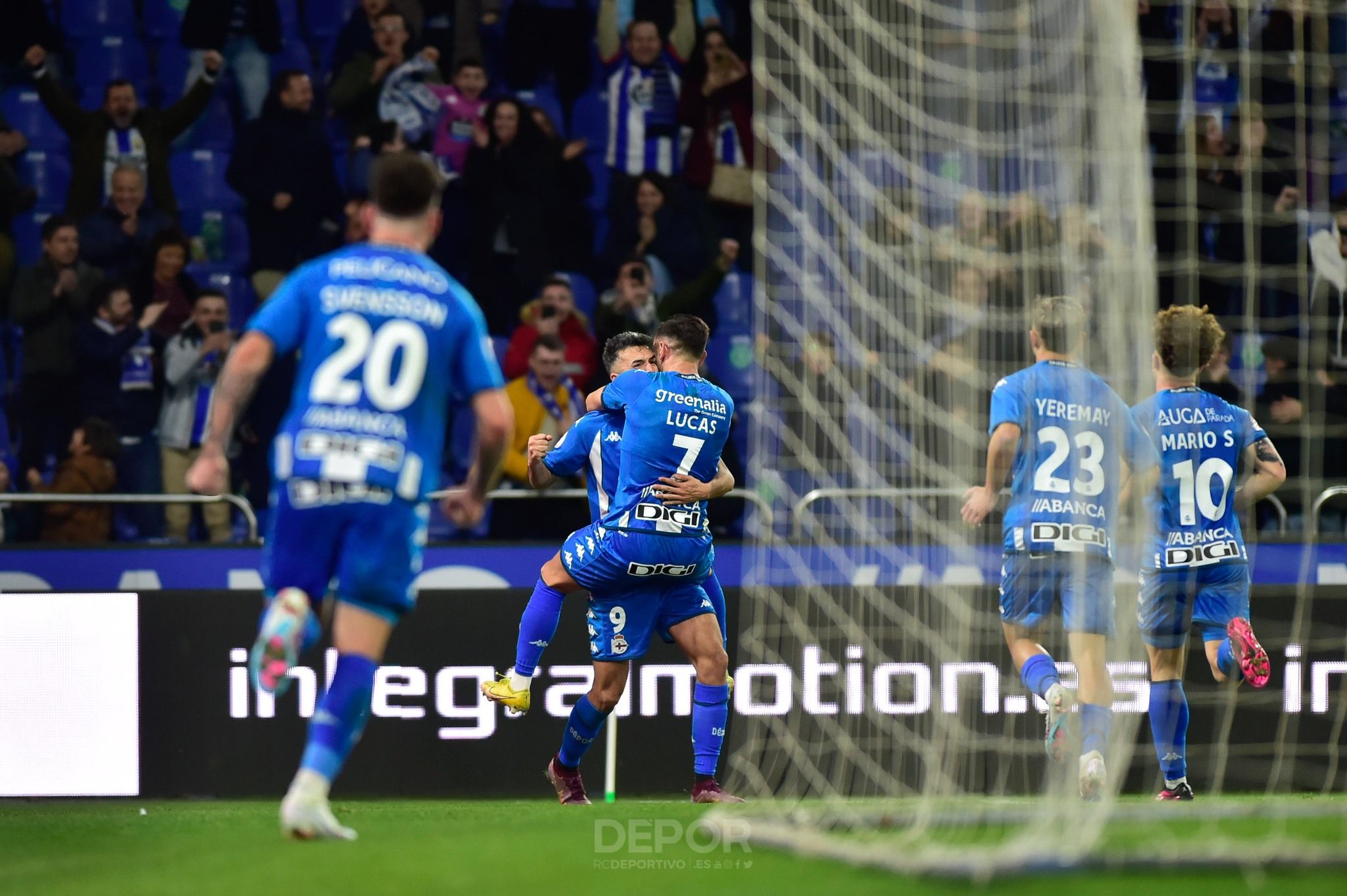  Alberto Quiles y Lucas Pérez celebran el gol ante el Mérida