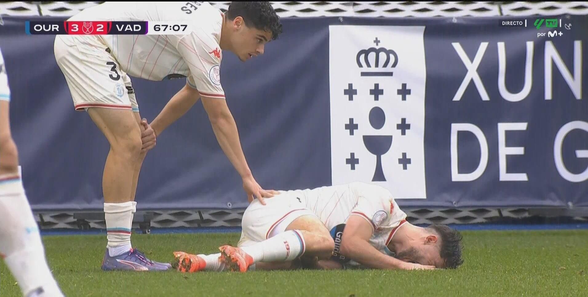 Raúl Moro se duele en el Ourense-Real Valladolid (Captura: Movistar+).