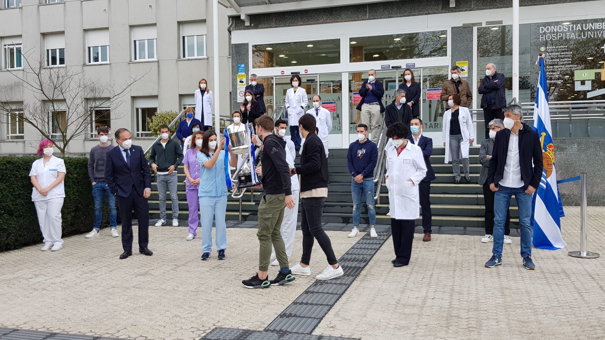La Real Sociedad ofrece la Copa del Rey a los sanitarios