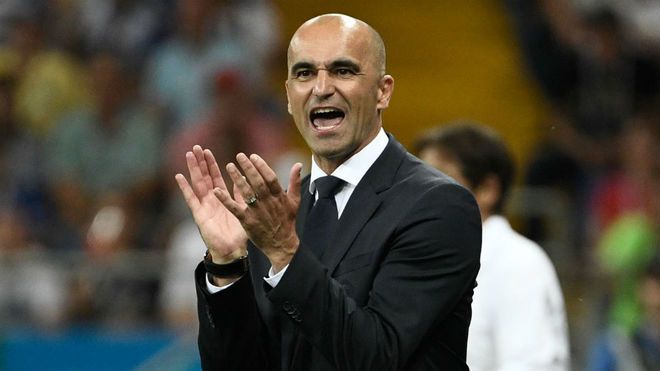 Roberto Martínez anima a los suyos en un partido con Bélgica.