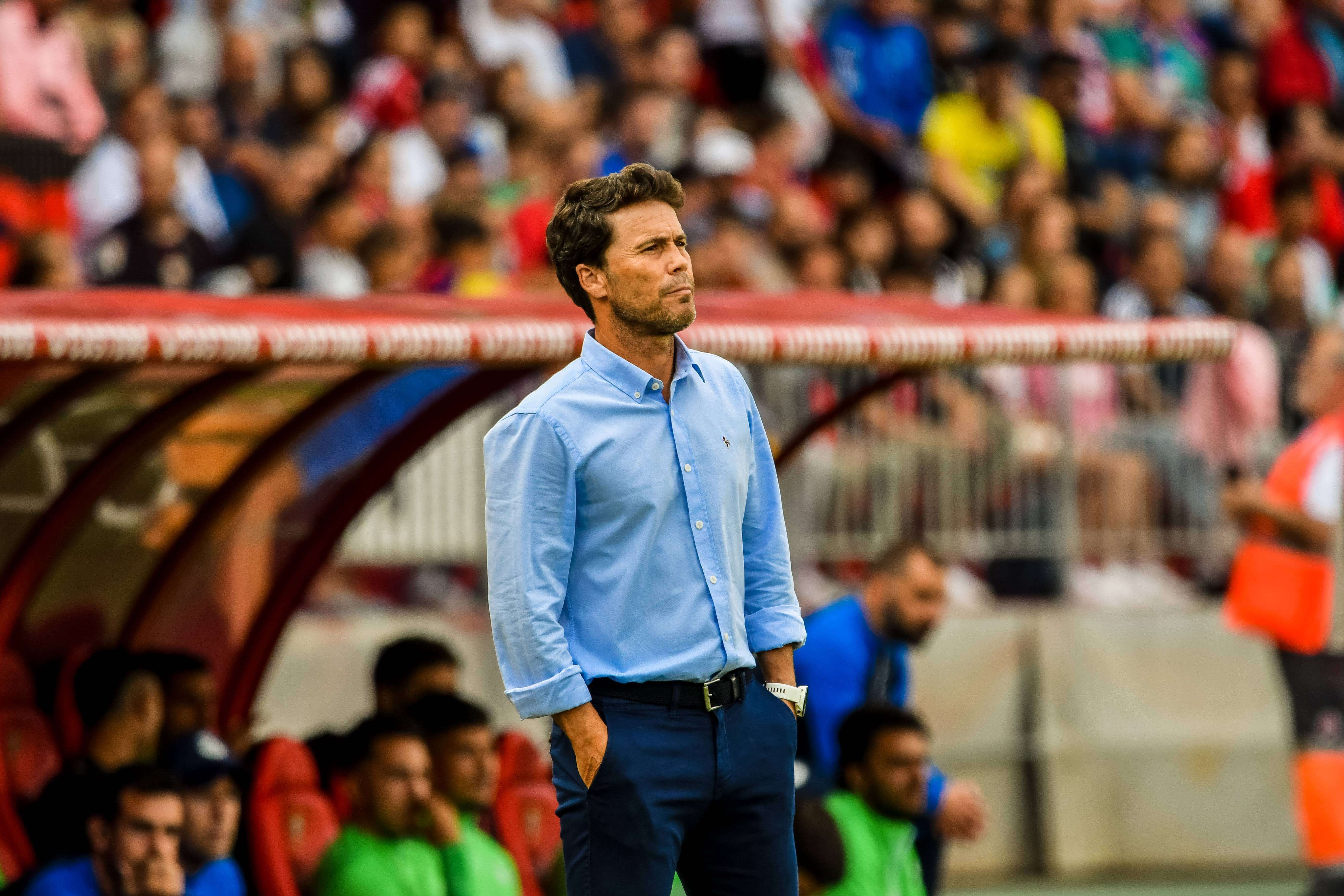  Joan Francesc Ferrer Sicilia, 'Rubi', dirigiendo al Almería.