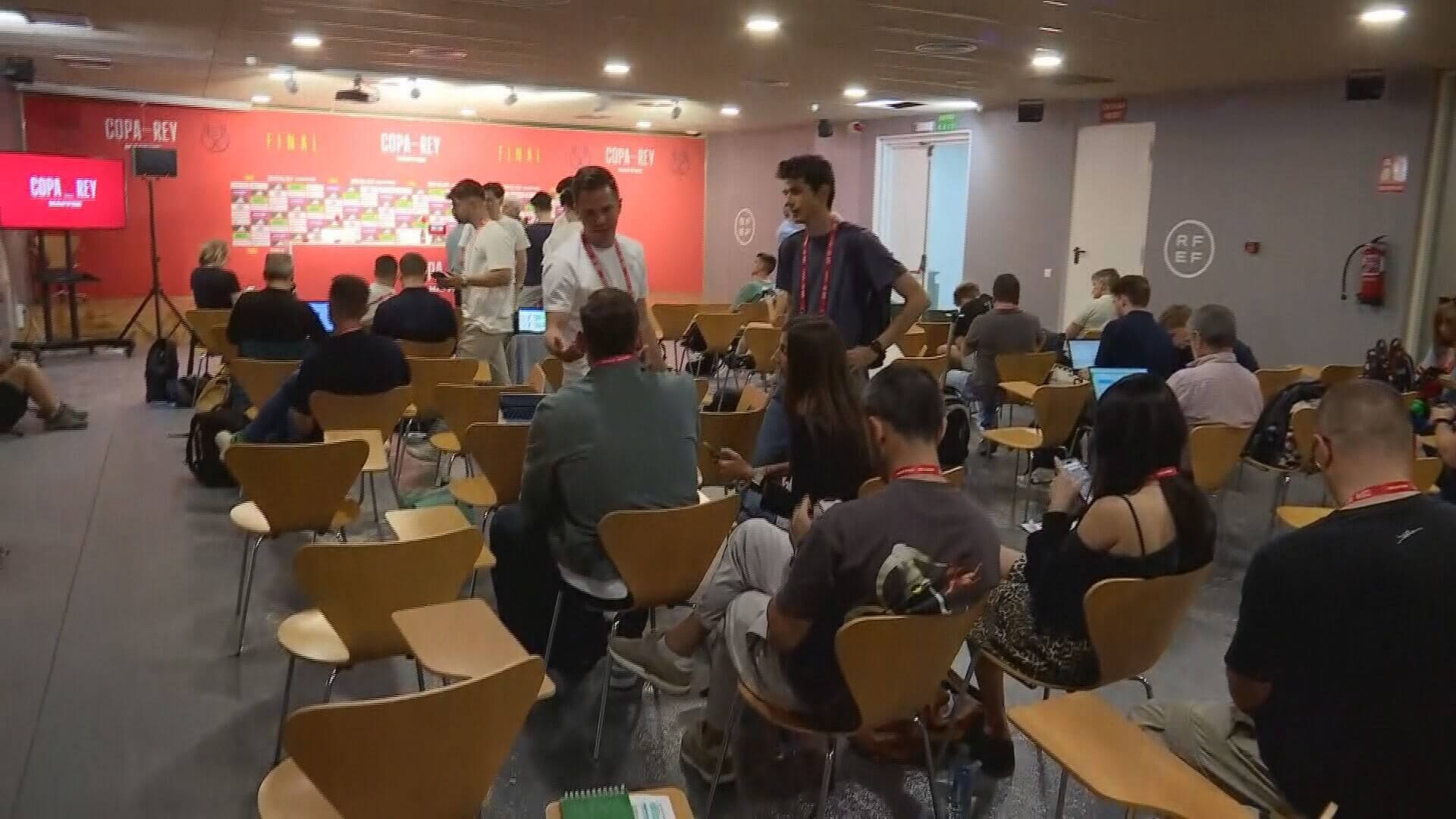 La sala de prensa tras conocer el plantón del Real Madrid (Fuente: ElDesmarque)