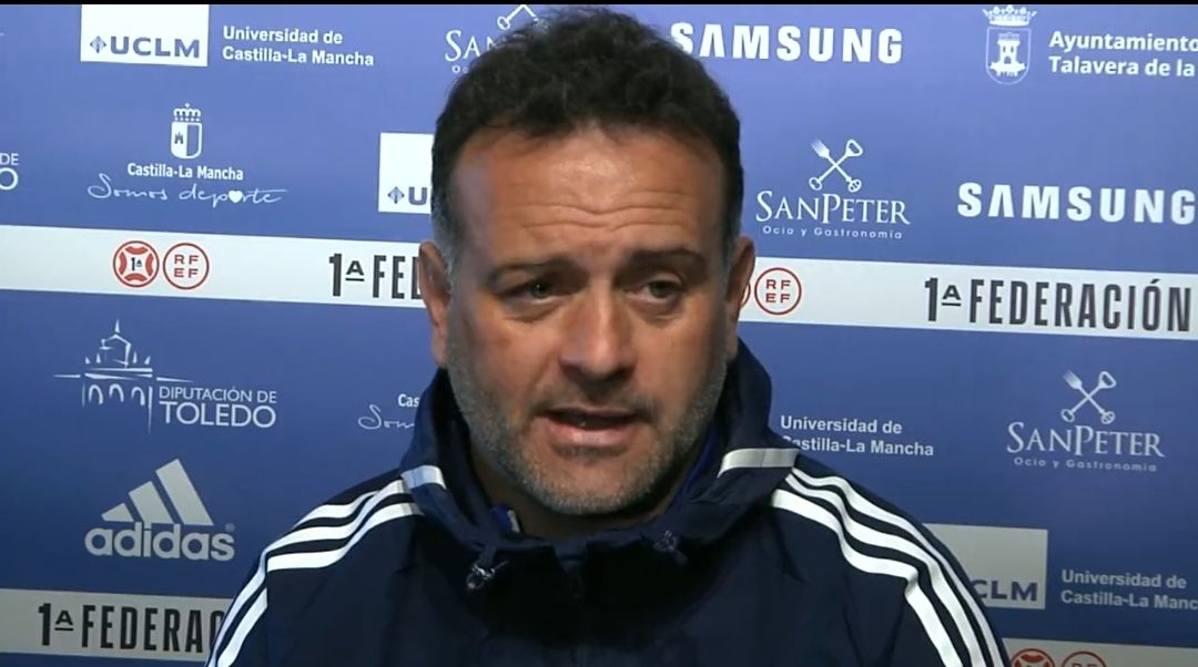  Pedro Díaz, entrenador del Talavera en rueda de prensa antes de enfrentar al Deportivo
