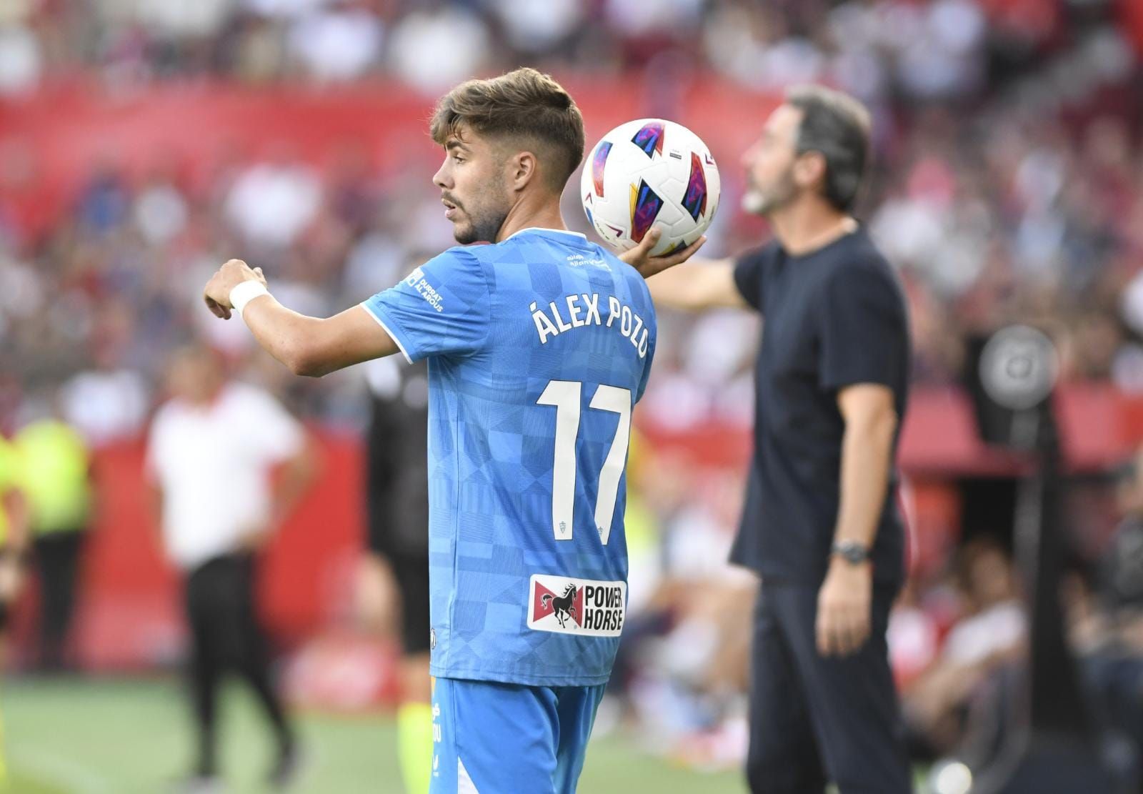Alejandro Pozo, jugando contra el Sevilla en el Sánchez-Pizjuán.