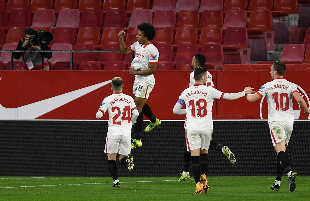 Koundé celebra su gol al Barcelona.