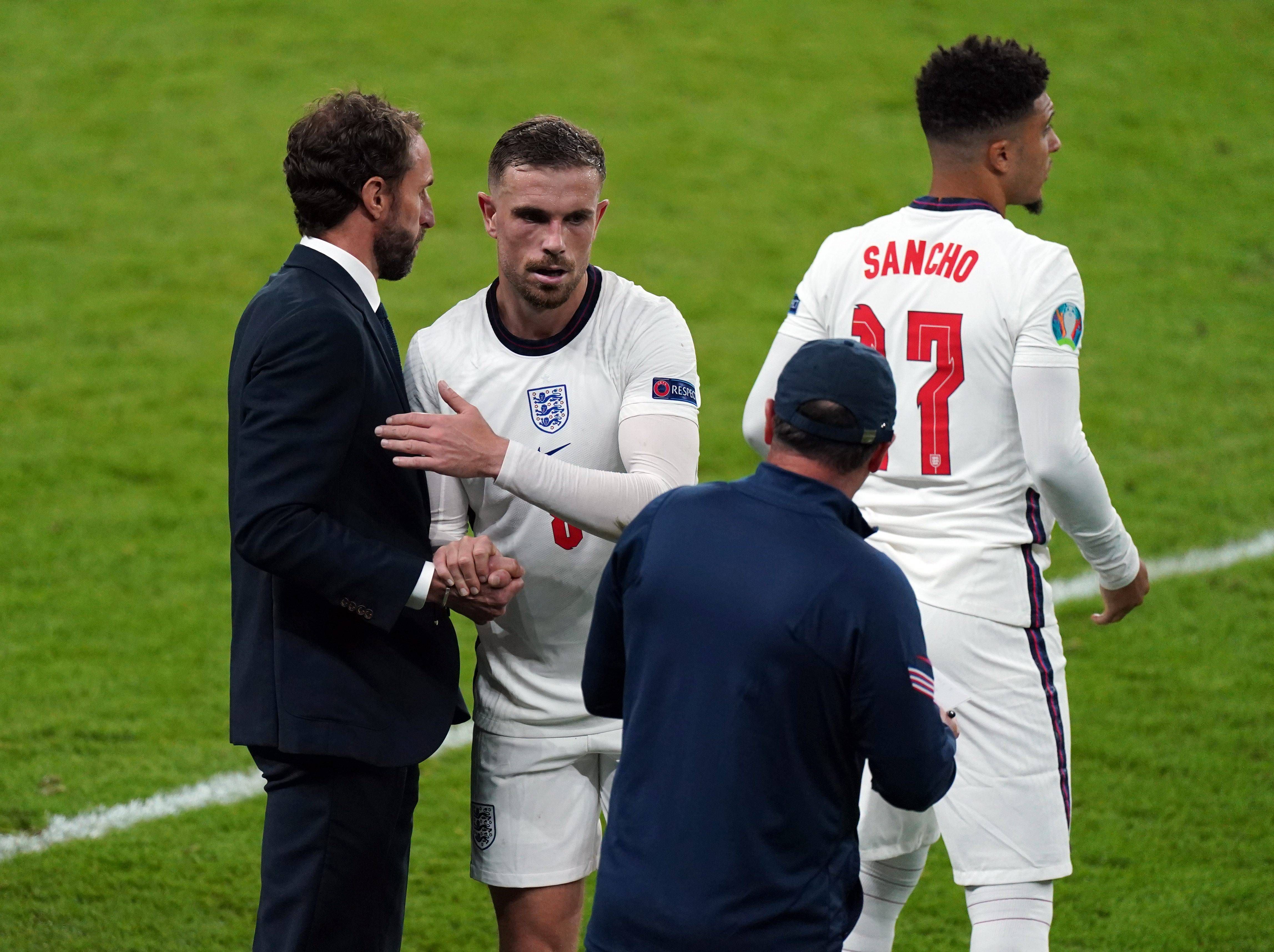 Southgate, entrenador de Inglaterra, introduce en la final de la Eurocopa a Sancho por Henderson.