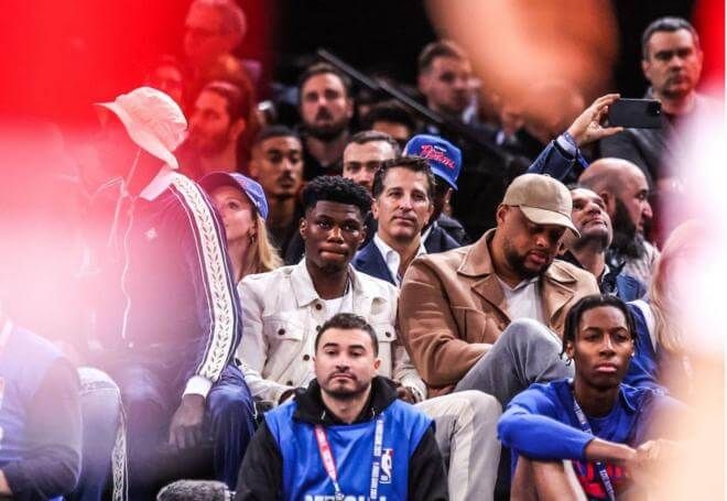  Aurelién Tchouaméni, jugador del Real Madrid presenció un partido de la NBA en París en 2023.