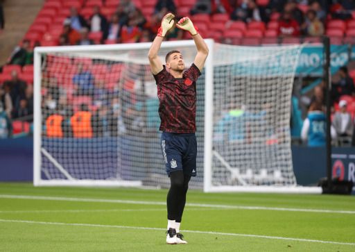  Unai Simón calentando antes del España-Itali.