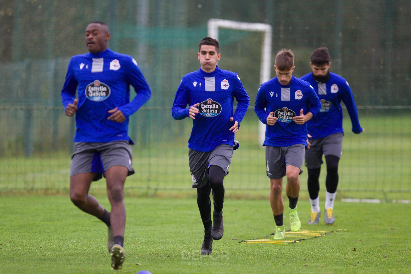Jorge Valín y Mujaid Sadick, en el entrenamiento del Dépor en Abegondo.