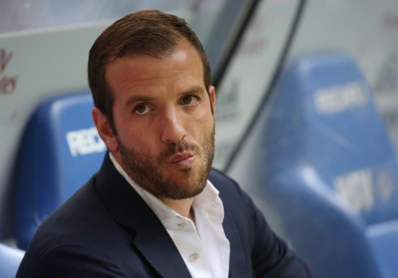 Van der Vaart, en el banquillo durante un partido.