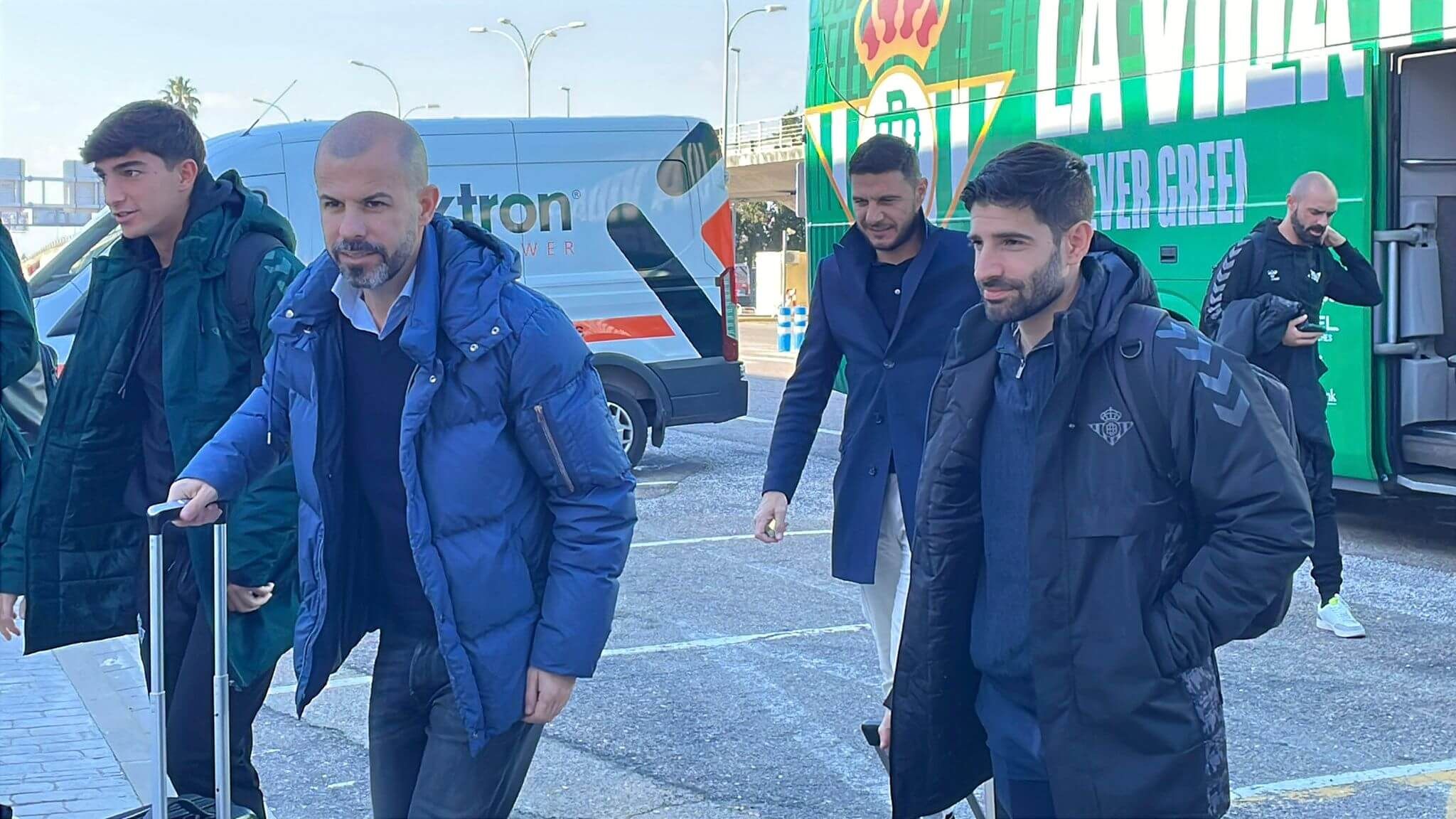 Manu Fajardo, Ladrón de Guevara y Joaquín, antes de partir hacia Moldavia.