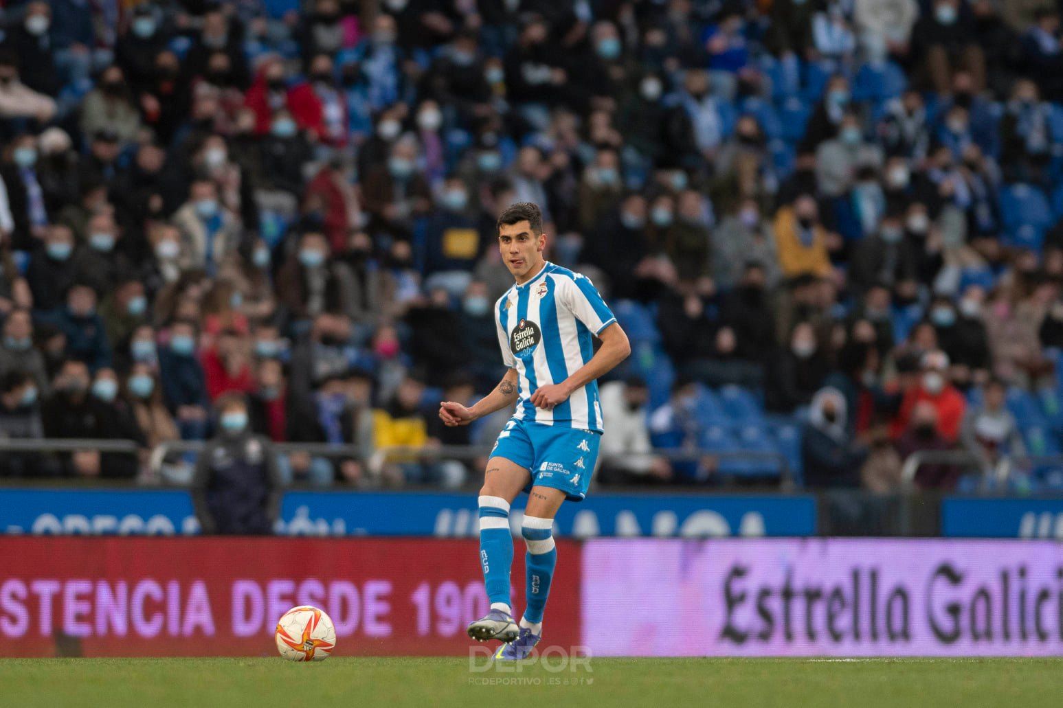  Diego Villares apunta a titular como lateral derecho.