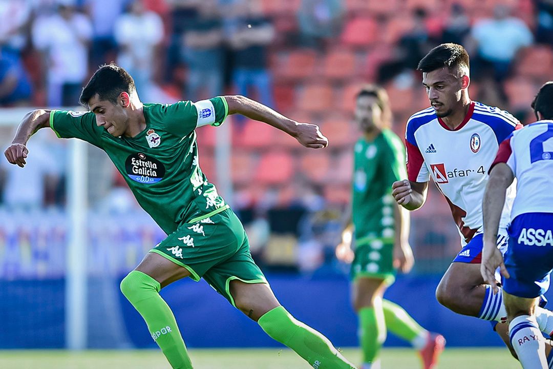  Diego Villares, jugador del Deportivo, ante el Rayo Majadahonda