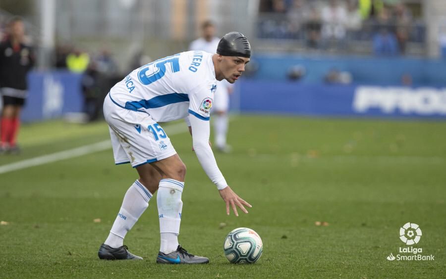  Javi Montero, con el gorro de nadador, durante el Fuenlabrada-Dépor.
