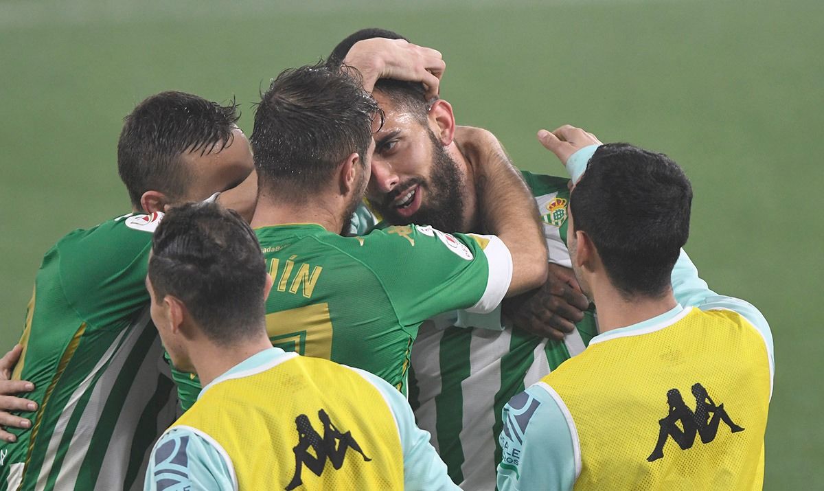  Joaquín y Borja Iglesias, dos jugadores que Pellegrini dio entrada desde el banquillo (foto: Kiko Hurtado).