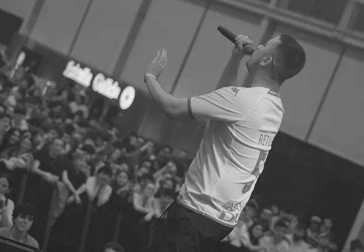  Ill Pekeño con la camiseta del Deportivo