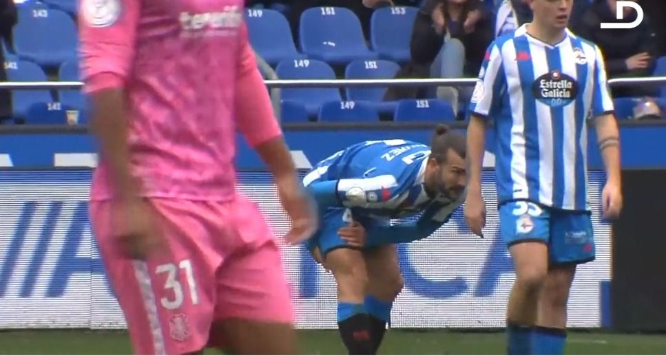 Pablo Martínez se duele de la pierna, captado por las cámaras de ElDesmarque.