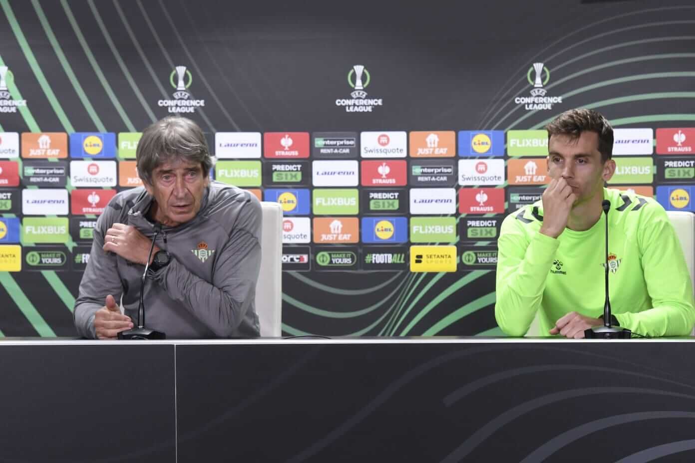  Manuel Pellegrini y Diego Llorente, en la rueda de prensa previa al Petrocub-Betis (Foto: Kiko Hurt