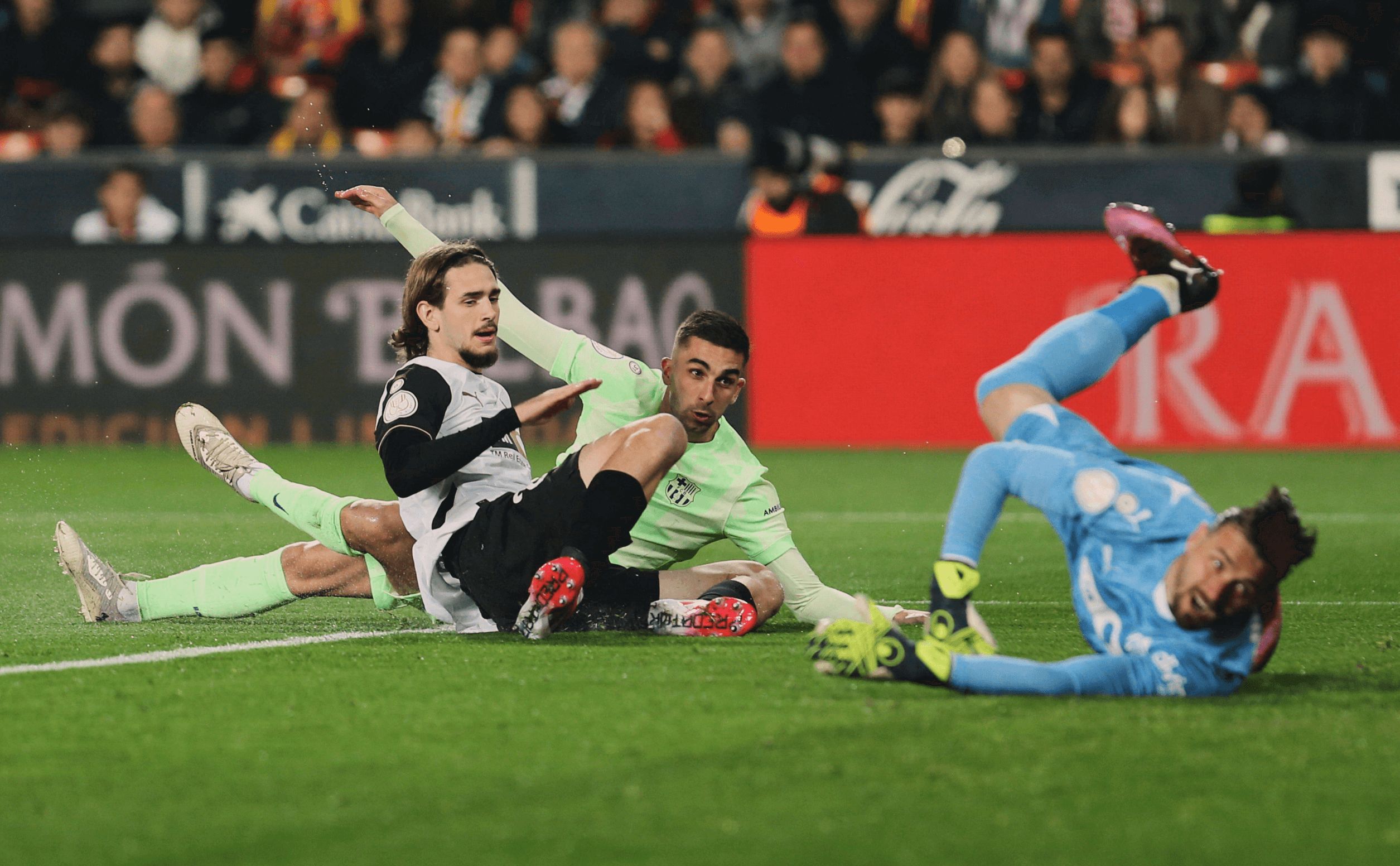  Stole Dimitrievski no puede parar el balón