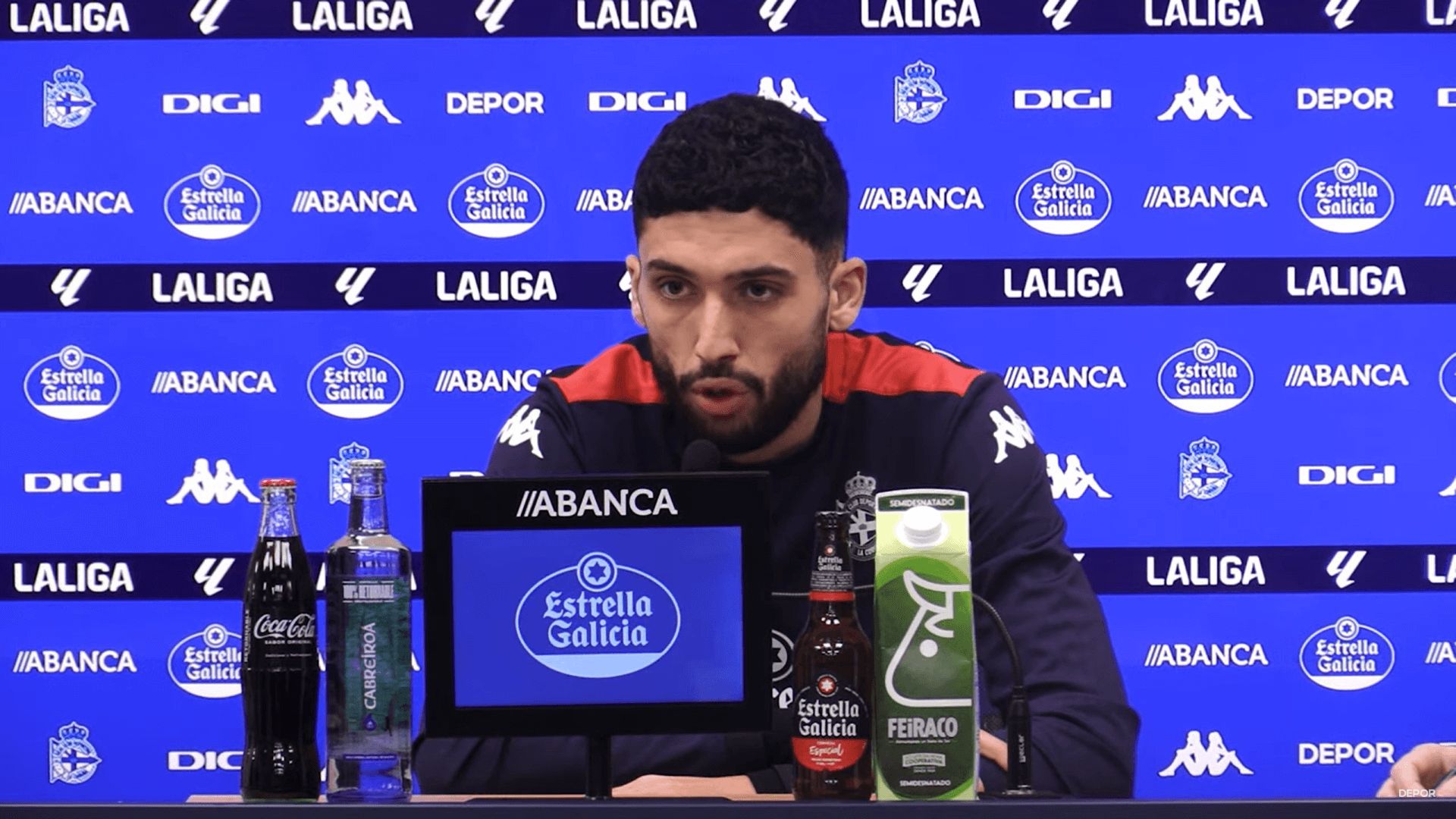  Zakaria Eddahchouri, en rueda de prensa con el Deportivo.