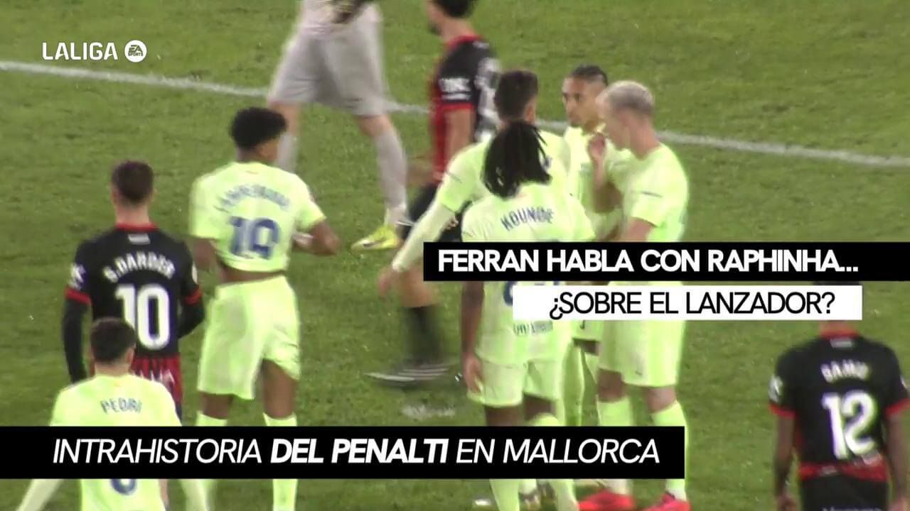  Raphinha y Lamine Yamal tras pitar penalti Gil Manzano (ElDesmareque)