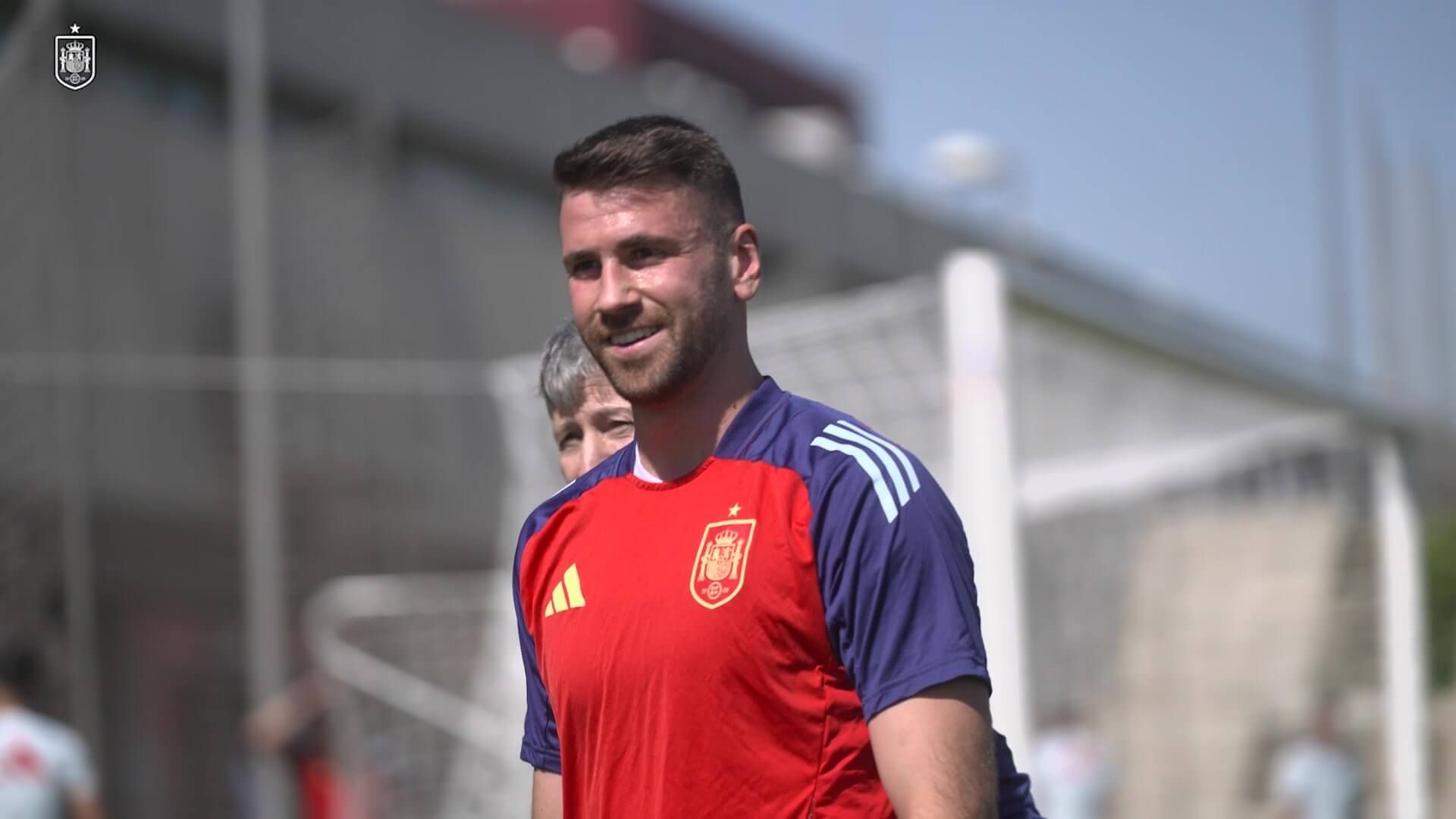  Unai Simón, durante el entrenamiento con la selección española.