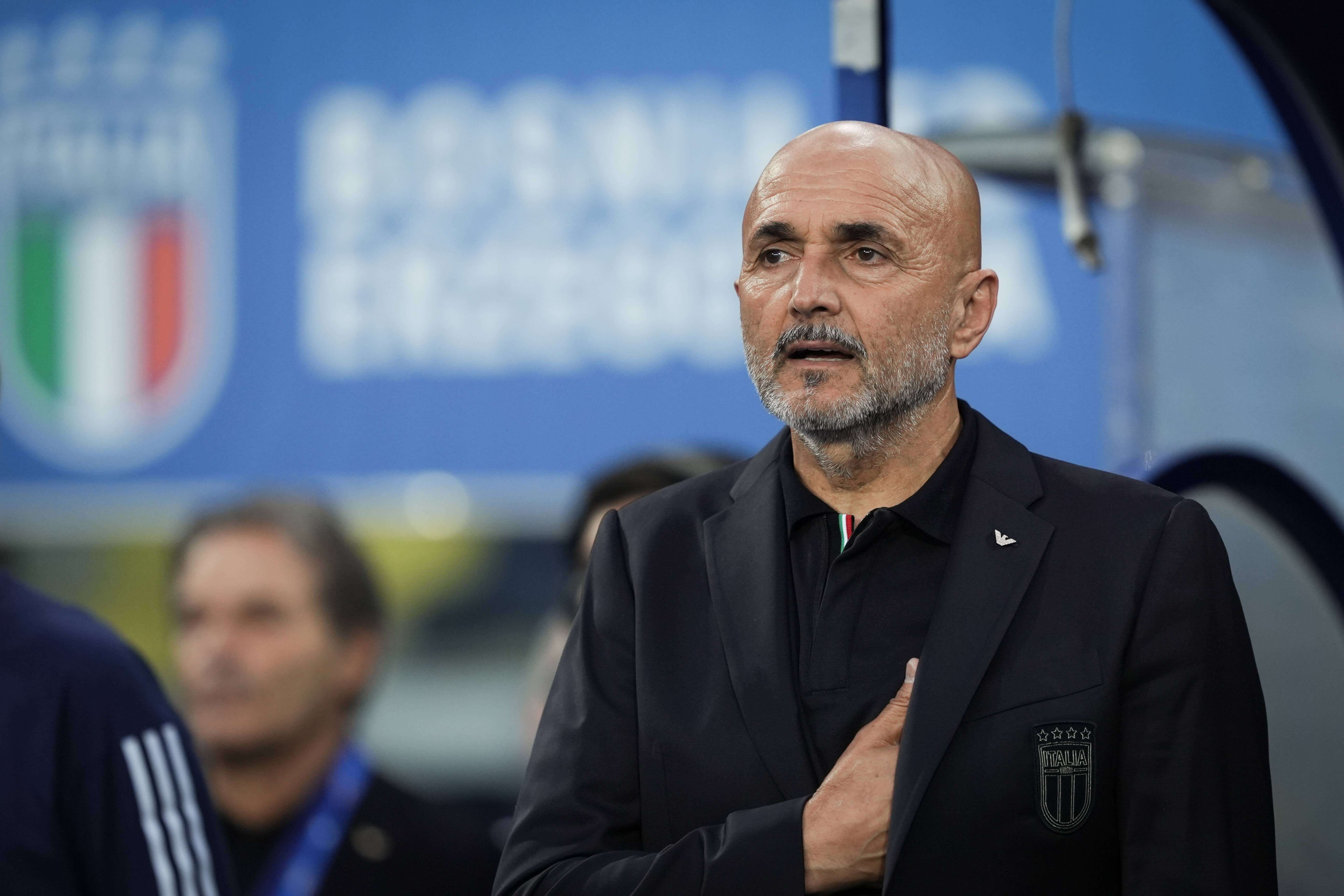  Luciano Spalletti escuchando el himno de la Selección Italiana (Cordon Press)