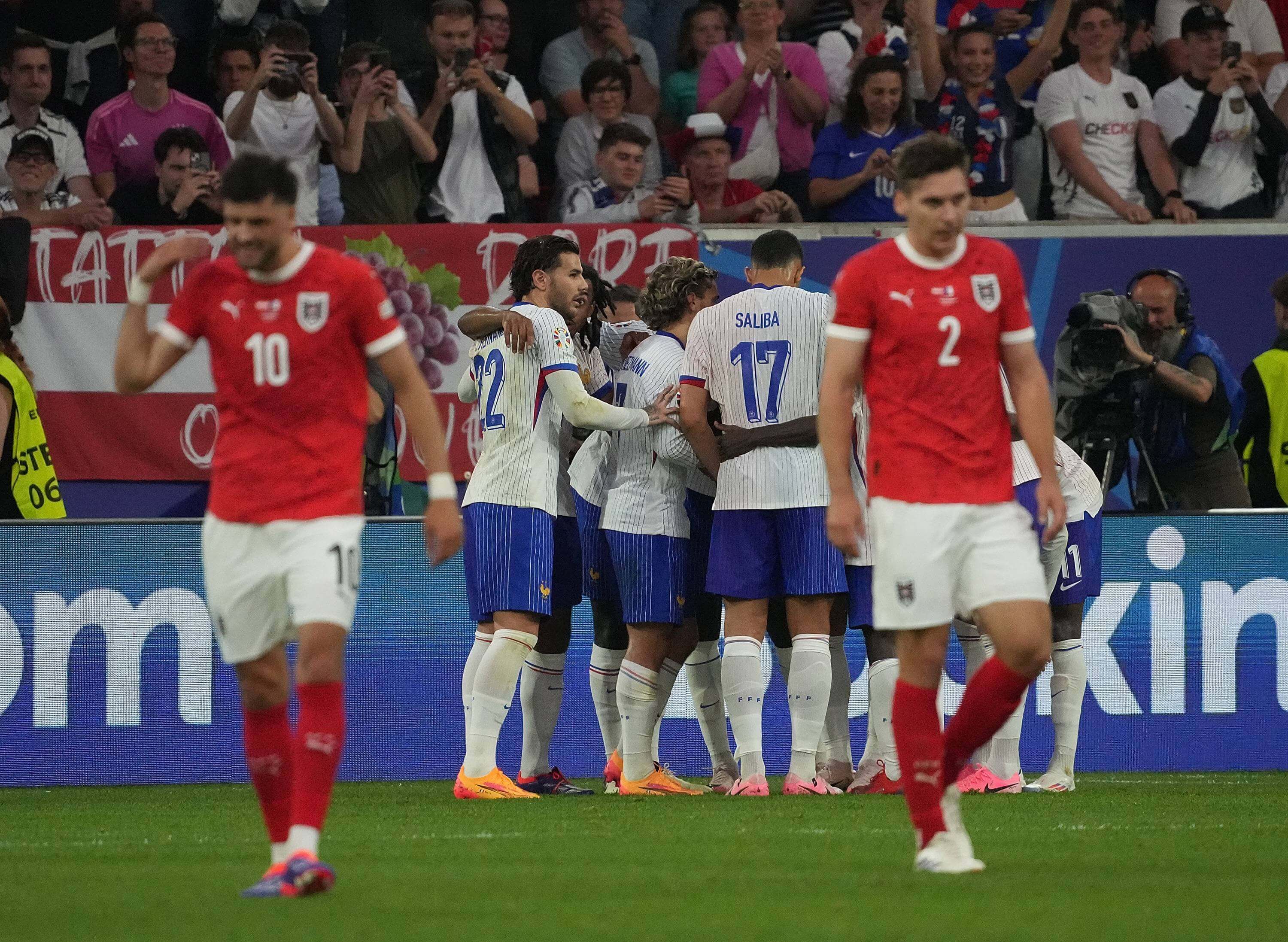  Los jugadores de Francia celebran el gol frente a Austria