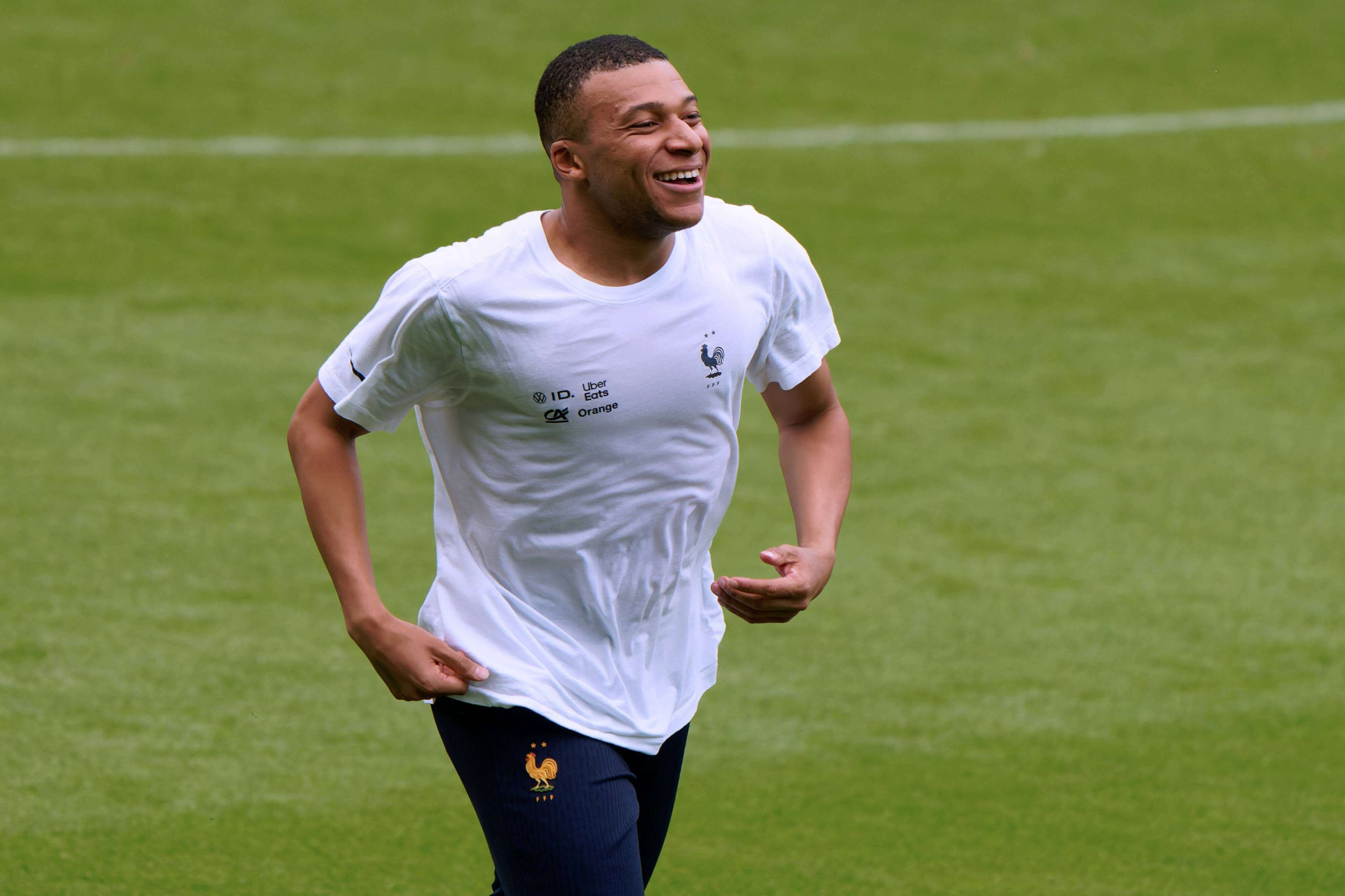  Kylian Mbappé, nuevo jugador del Real Madrid, en un entrenamiento con Francia durante la Eurocopa.