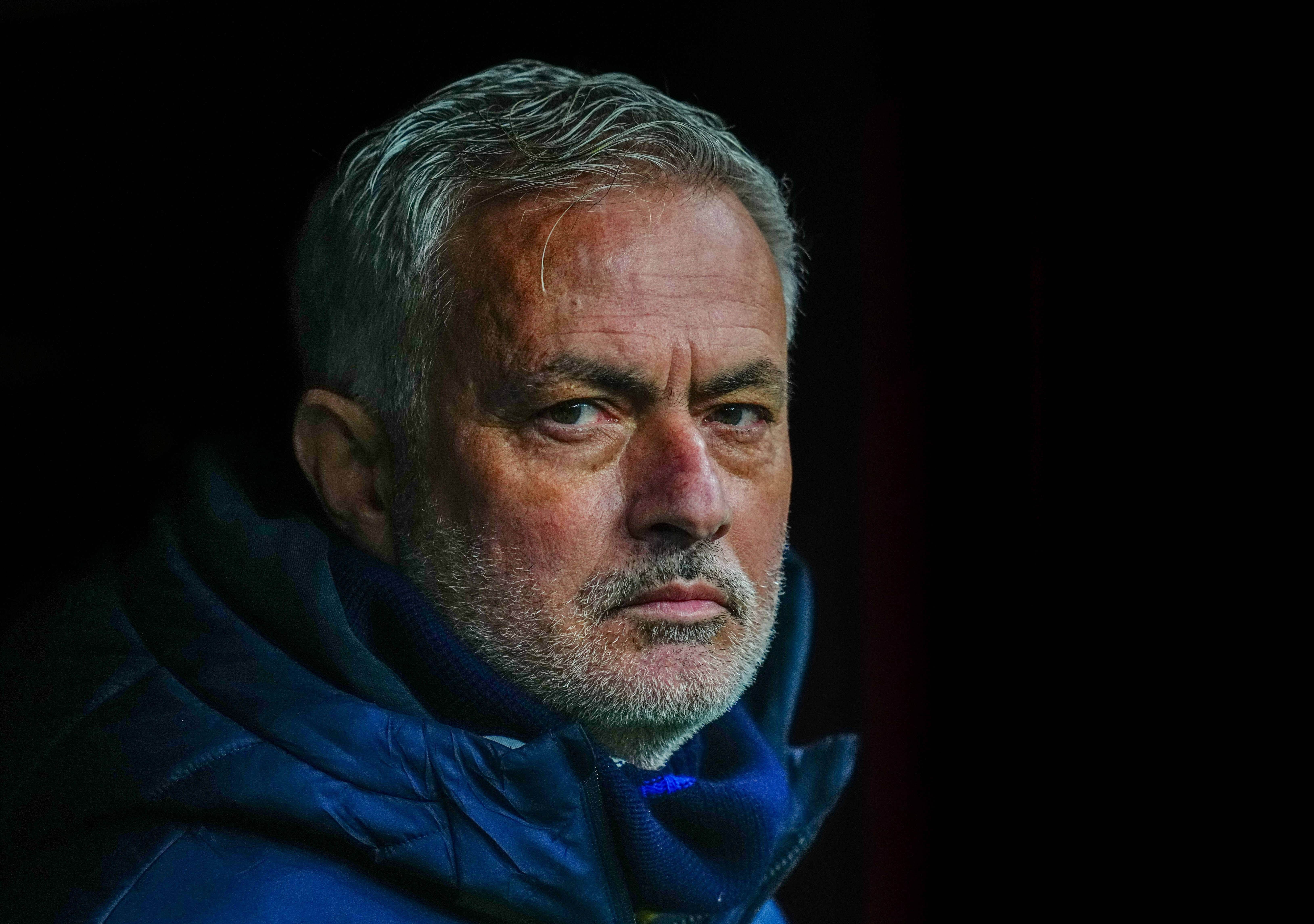  Mourinho, en un partido del Fenerbahce (FOTO: Cordón Press).