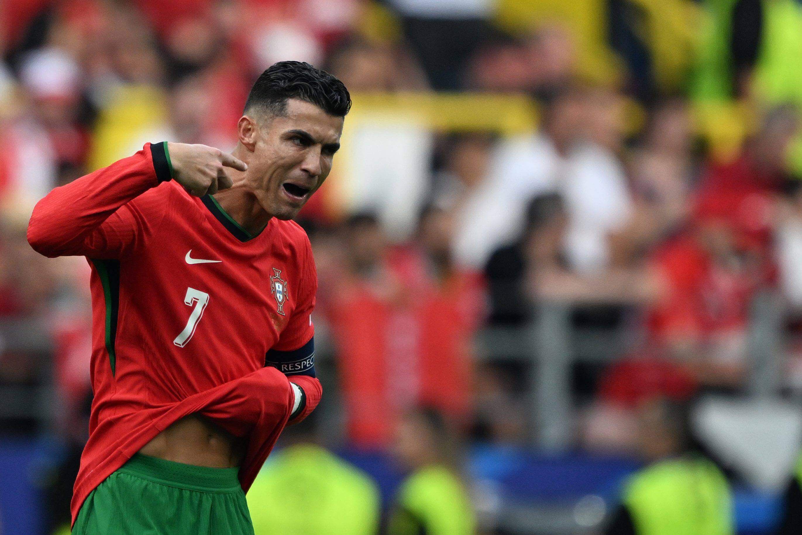 Cristiano Ronaldo celebra un tanto con Portugal