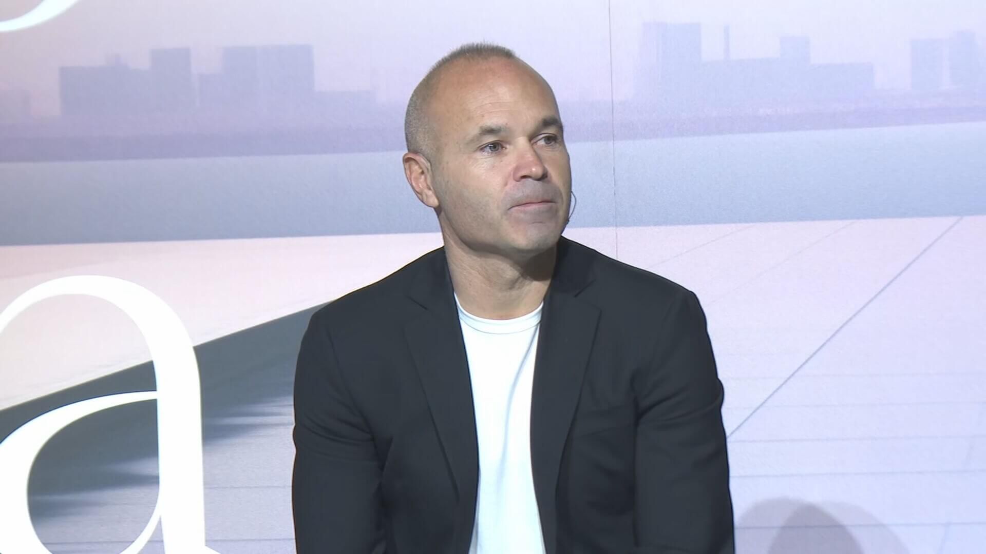  Andrés Iniesta durante su acto de retirada del fútbol (Fuente: ElDesmarque)