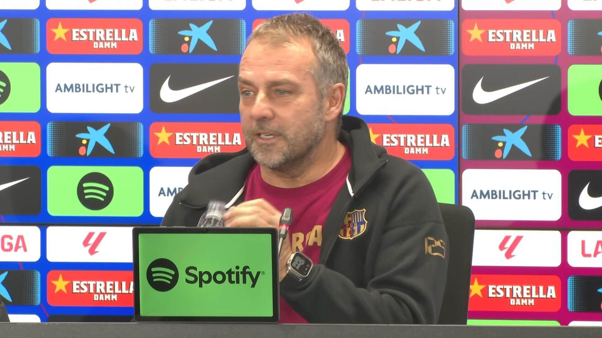  La broma de Hansi Flick al hablar de su sanción